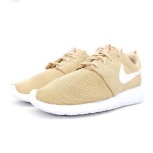 Nike Roshe Women US 9 One Desert Ore/White Running Workout Shoe 844994-202 NWB
